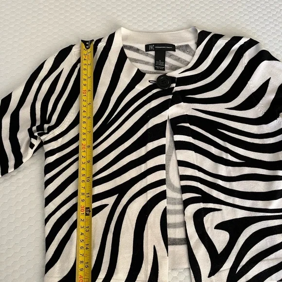 NWT Crop zebra cardigan - Picture 2 of 4